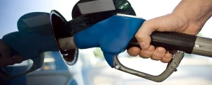 عدم افزایش قیمت بنزین در سال جاری توسط دولت غیرمنطقی است